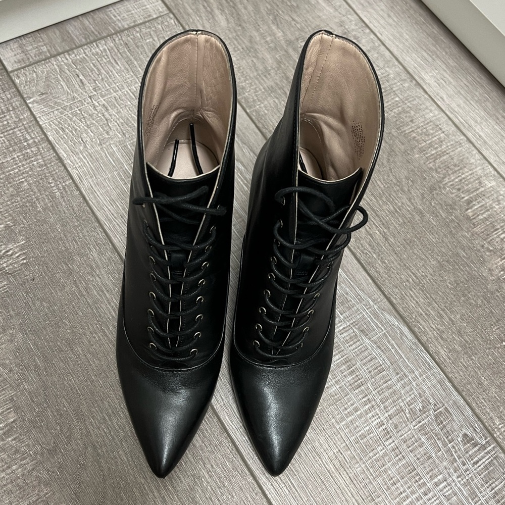 Nine West black leather lace up booties, pointed toe, women size 5 - Picture 12 of 12